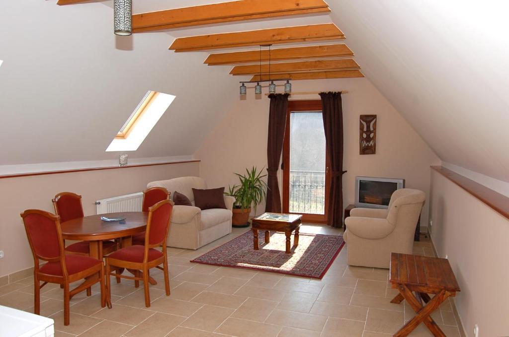 Malomdulo Farmhaz Guest House Pilisborosjeno Room photo