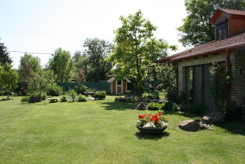 Malomdulo Farmhaz Guest House Pilisborosjeno Exterior photo