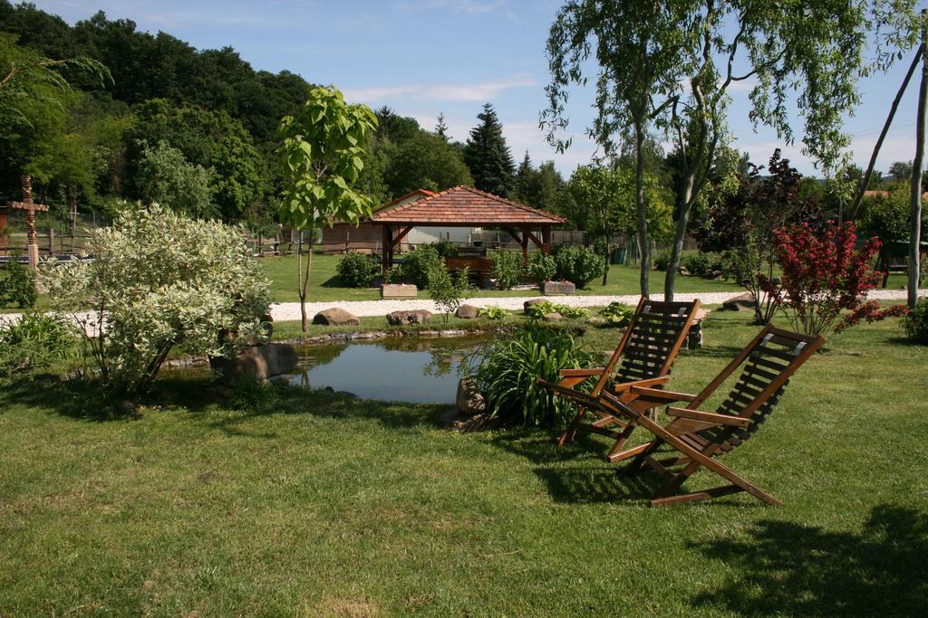 Malomdulo Farmhaz Guest House Pilisborosjeno Exterior photo